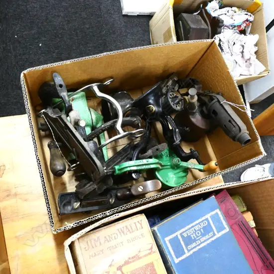 BOX LOT MINCERS, BEAN SLICER, PLANES ETC