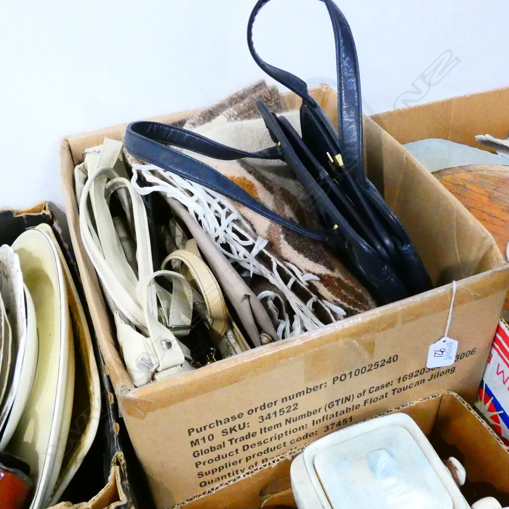 ASST VINTAGE HANDBAGS + WOOL HANGING Image 1++