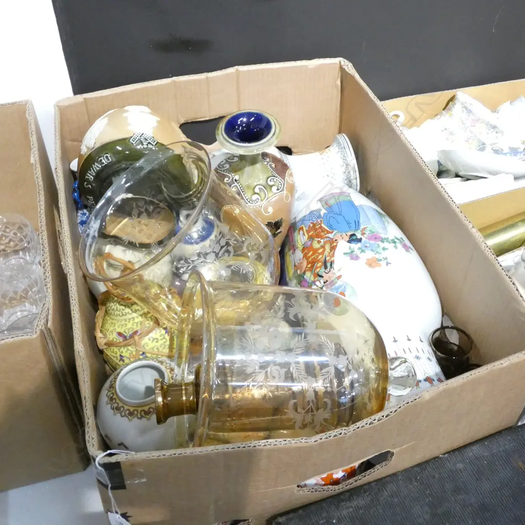 BOX LOT GINGER JARS, GLASS DOMES ETC Image 1++