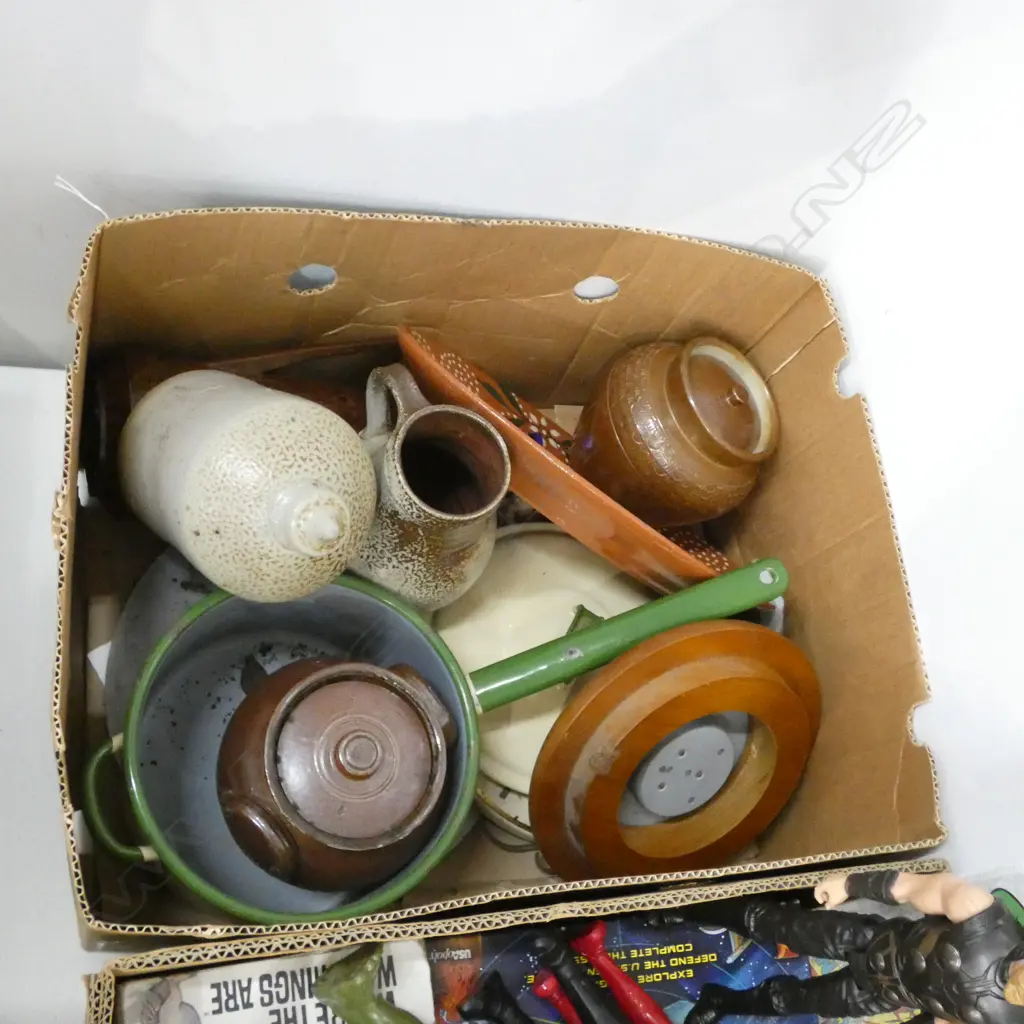 BOX LOT SALT GLAZE POTTERY, STEWART BRUNDY JUG H. 205MM Image 1++