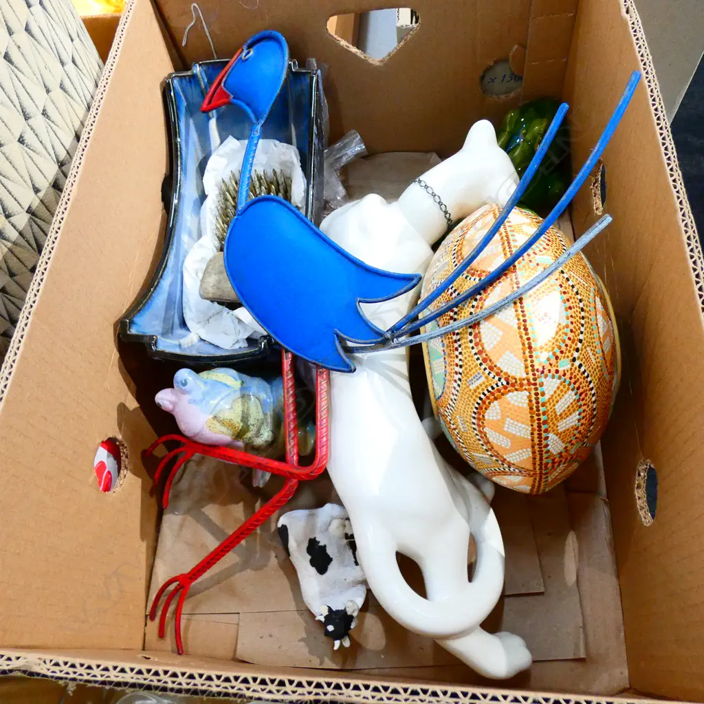 LOT ASST CERAMIC FROGS/PANTHER/PUKEKO NAVY HAT ETC Image 1++