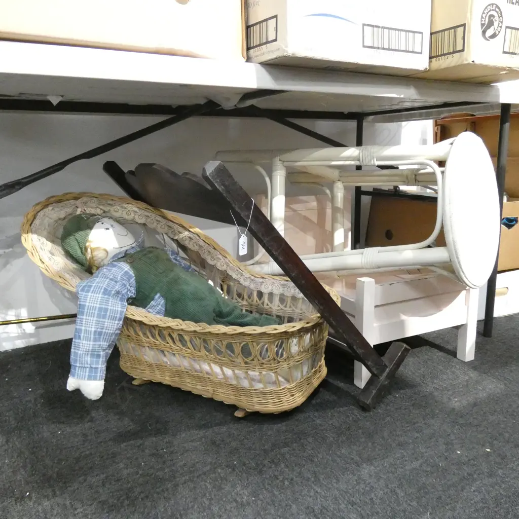 LOT DOLLS BED/CRIB/SCREEN/DOLL+STAND/+ STOOL Image 1++