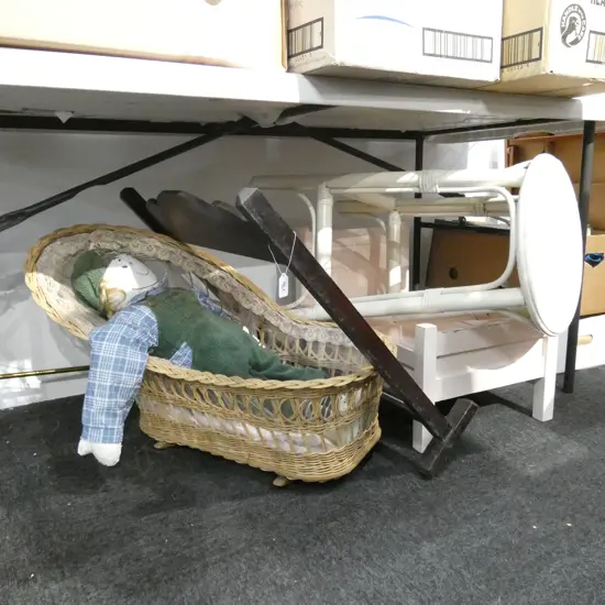 LOT DOLLS BED/CRIB/SCREEN/DOLL+STAND/+ STOOL