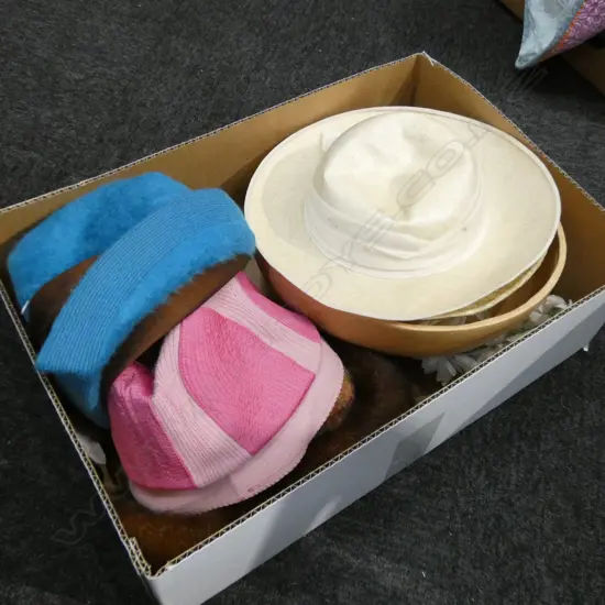 BOX LOT VINTAGE HATS 