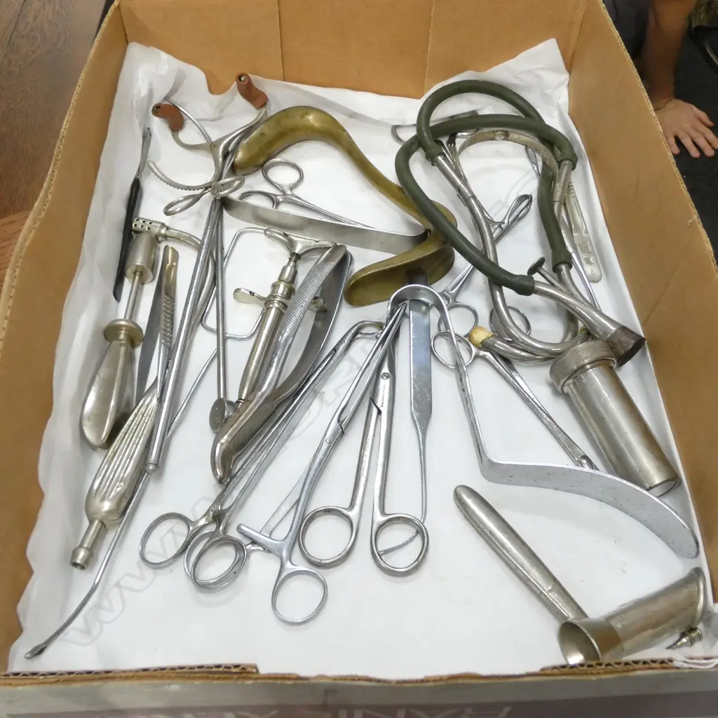 BOX OF VARIOUS MEDICAL/DOCTOR'S EQUIPMENT/TOOLS (APPROX 24 ITEMS) Image 1++
