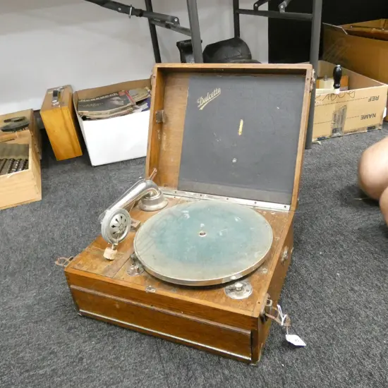 DULCETTO CASED GRAMOPHONE