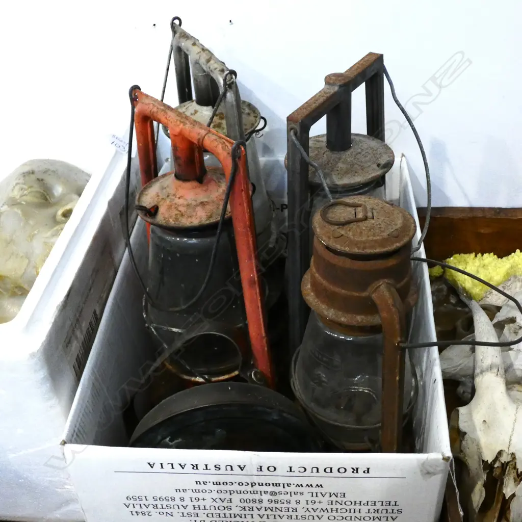 ASST KERO LAMPS+ COPPER KETTLE Image 1++