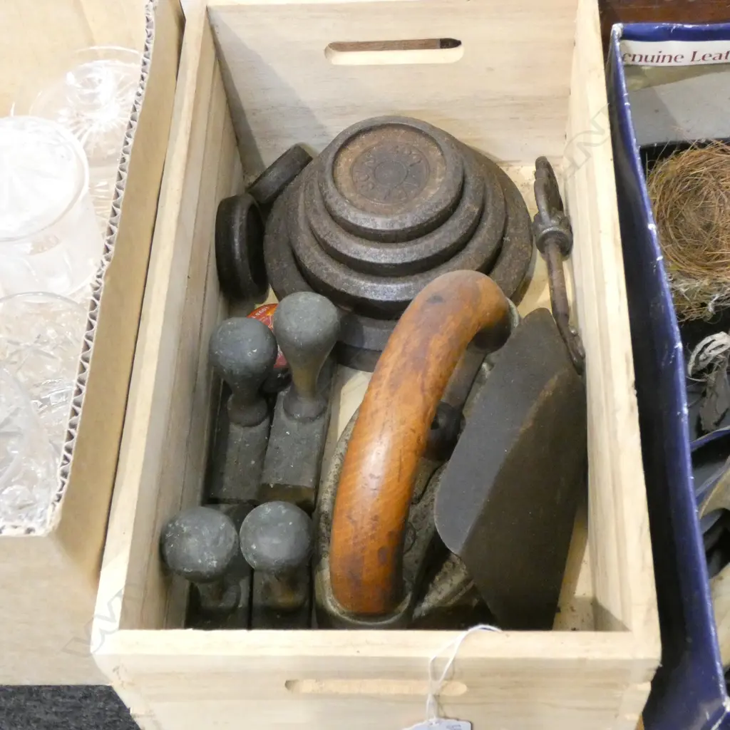 LOT WEIGHTS /IRON/STAMPS ETC Image 1++