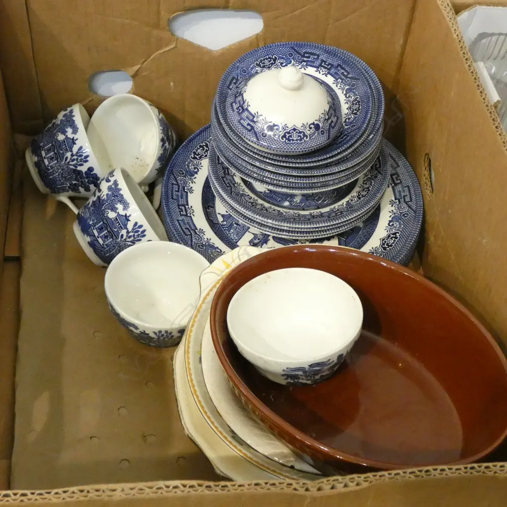 BOX OF ENGLISH CHINA Image 1++