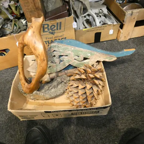 ASST WOODEN ITEMS /LARGE PINE CONE ETC