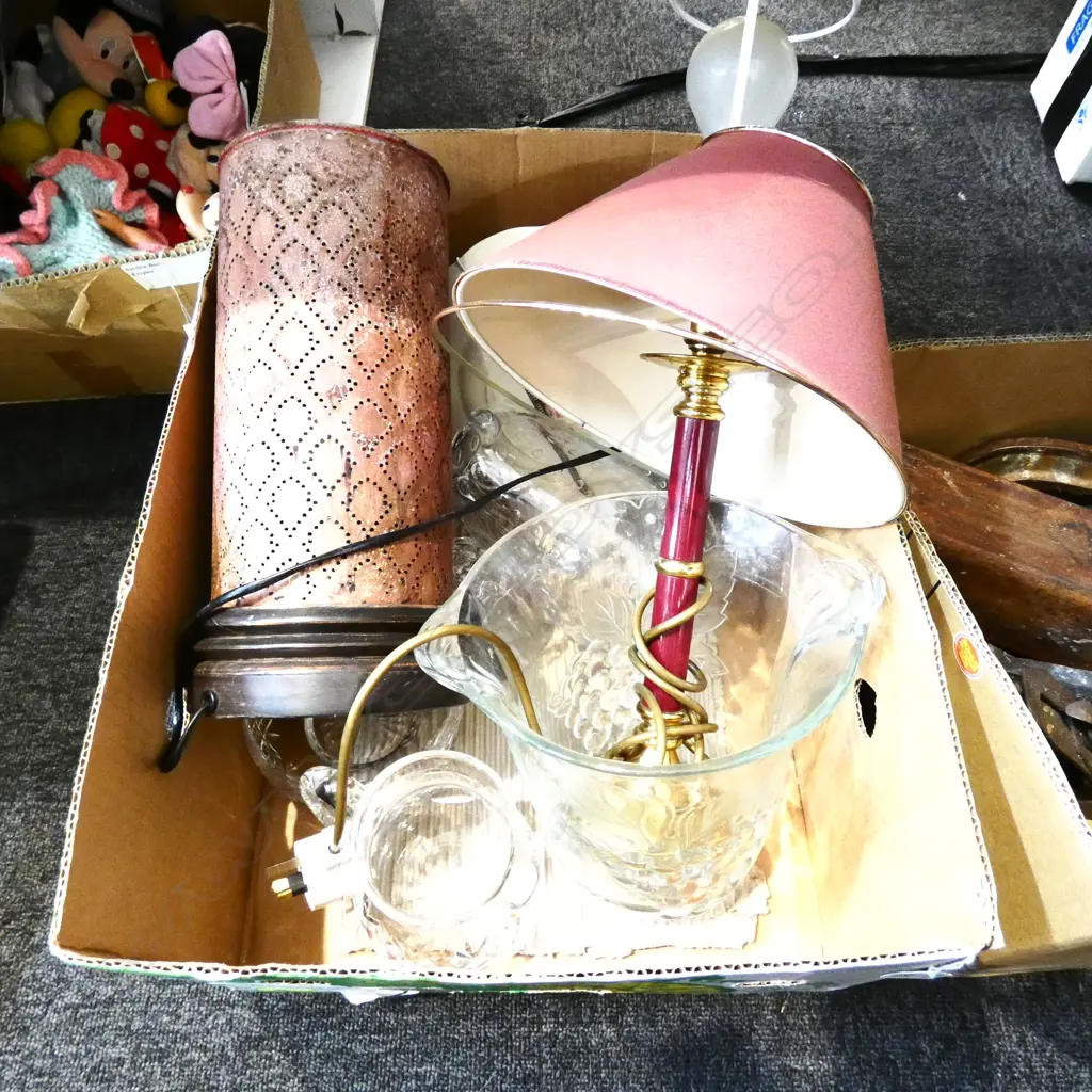 LOT ASST CRYSTAL/LAMPS EP WARE ETC Image 1++