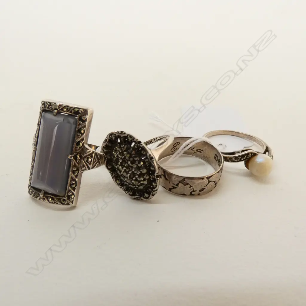 FOUR SILVER RINGS Image 1++