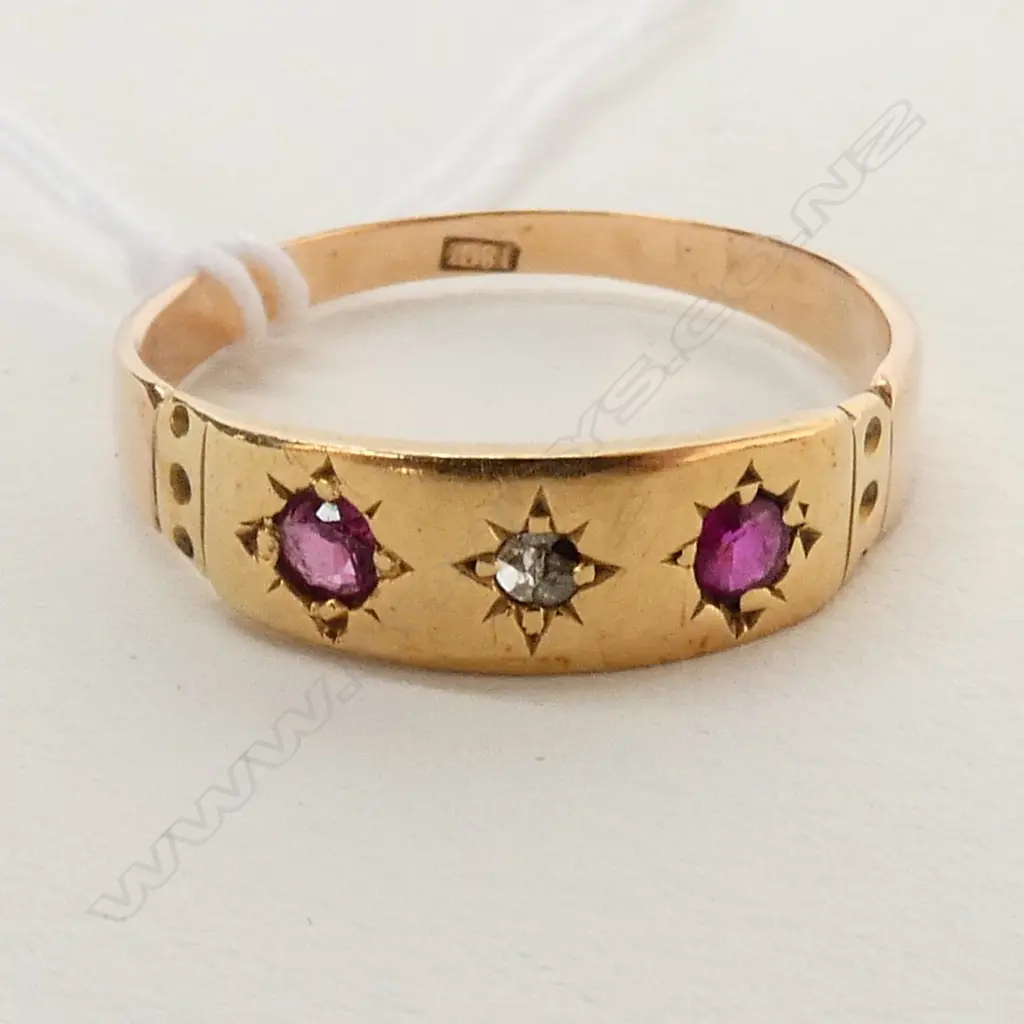 18CT RUBY AND DIAMOND GYPSY STYLE RING O SIZE Image 1++
