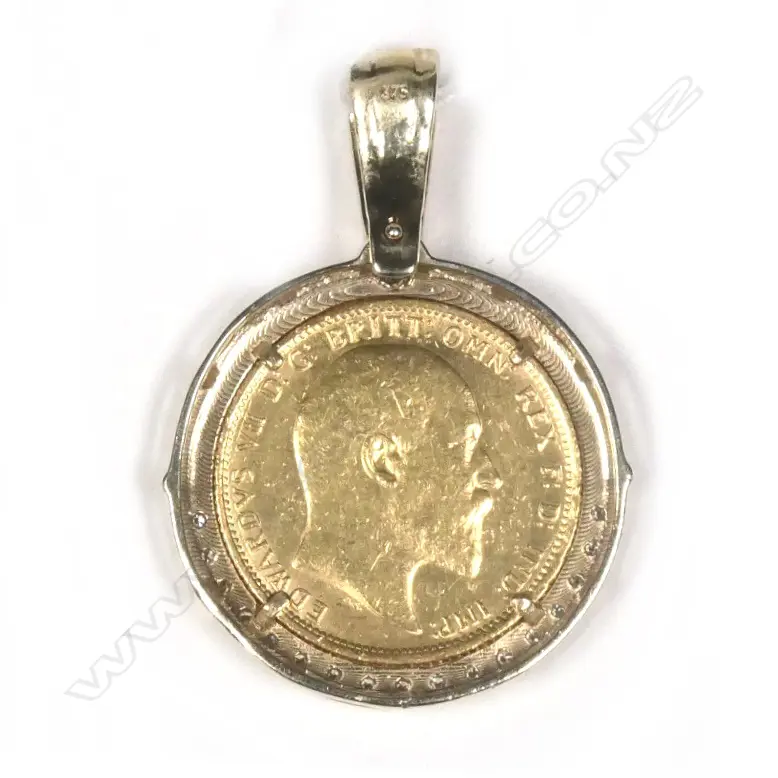 22ct & 9ct FULL SOVEREIGN & DIA. PENDANT INS VAL.$3200 Image 1++