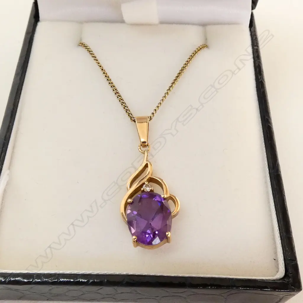 AMYTHEST AND DIAMOND ON 9CT CHAIN Image 1++