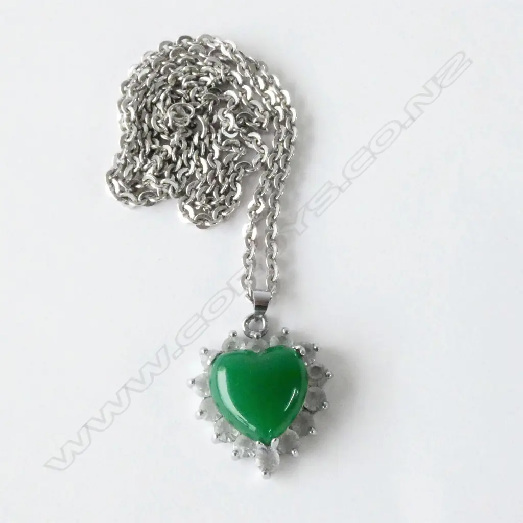 SILVER & JADEITE HEART PENDANT ON CHAIN Image 1++