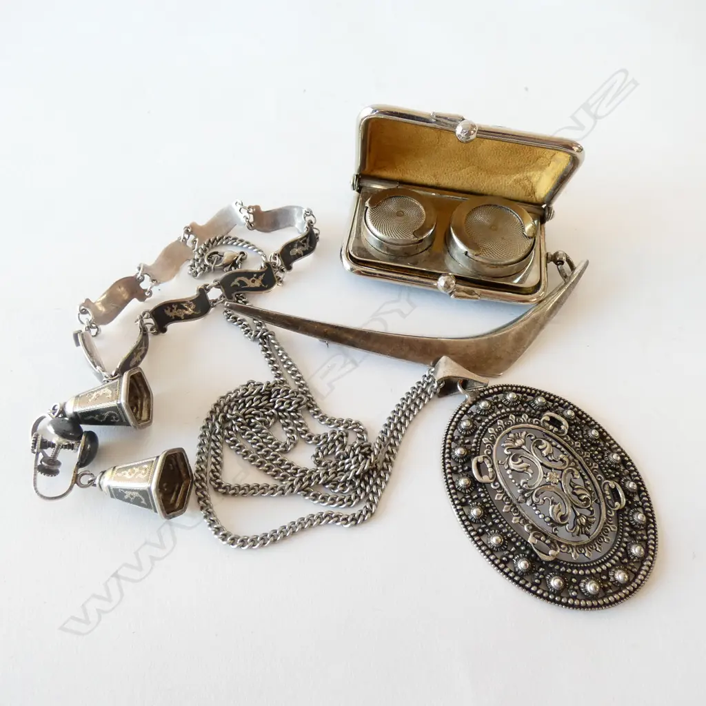SILVER ITEMS, & OLD SOV. CASE IN LEATHER Image 1++