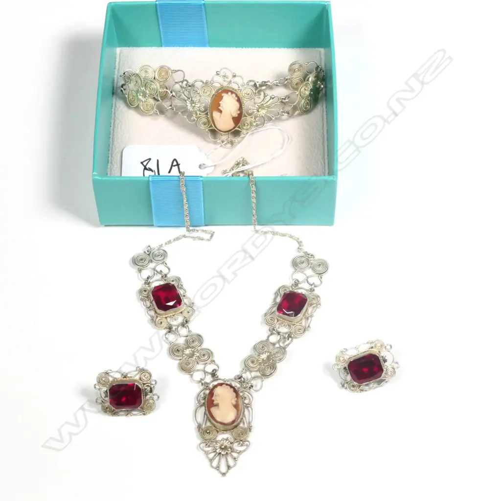 INDIAN SILVER FILIGREE CAMEO AND RED GLASS STONE NECKLACE/BRACELET/EARRING SET Image 1++