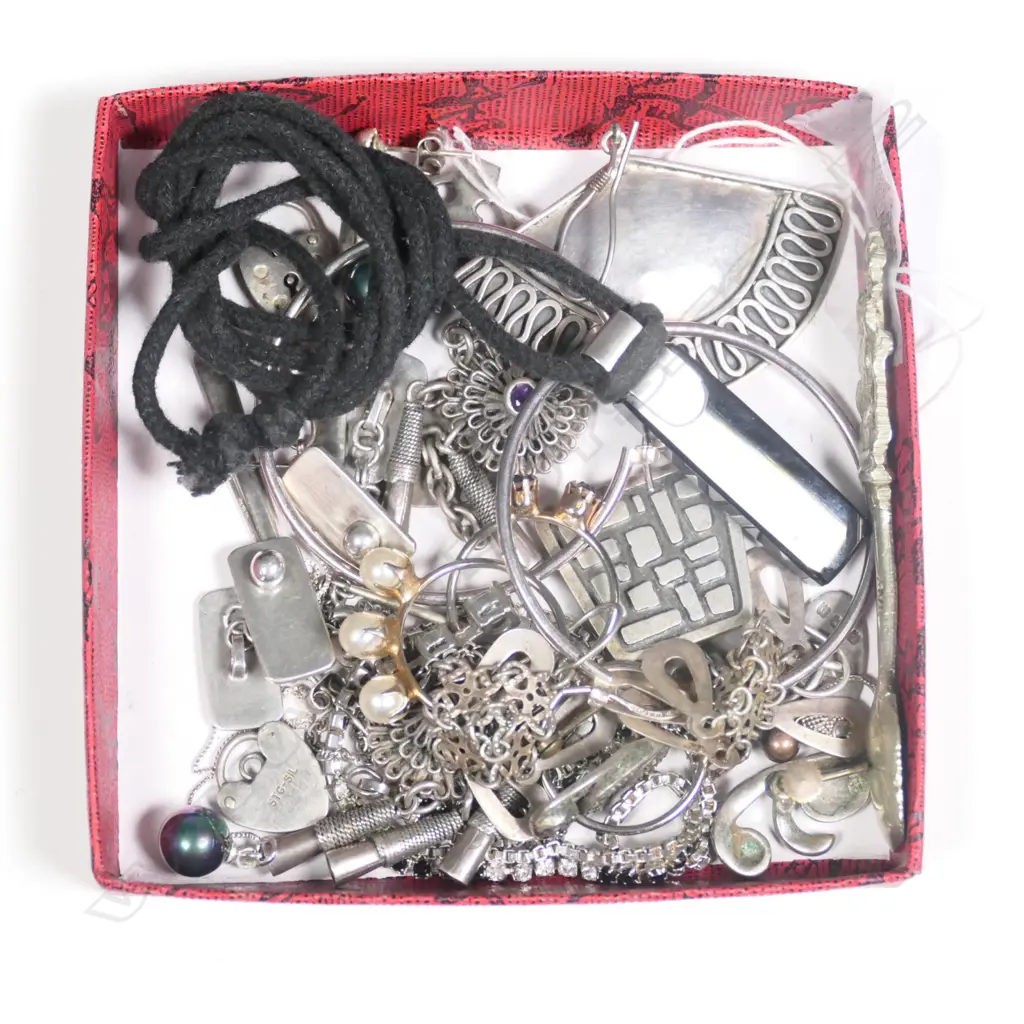 ASST SILVER + OTHER JEWELLERY Image 1++