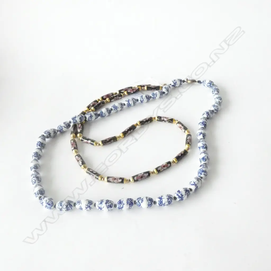 2 NECKLACES Image 1++