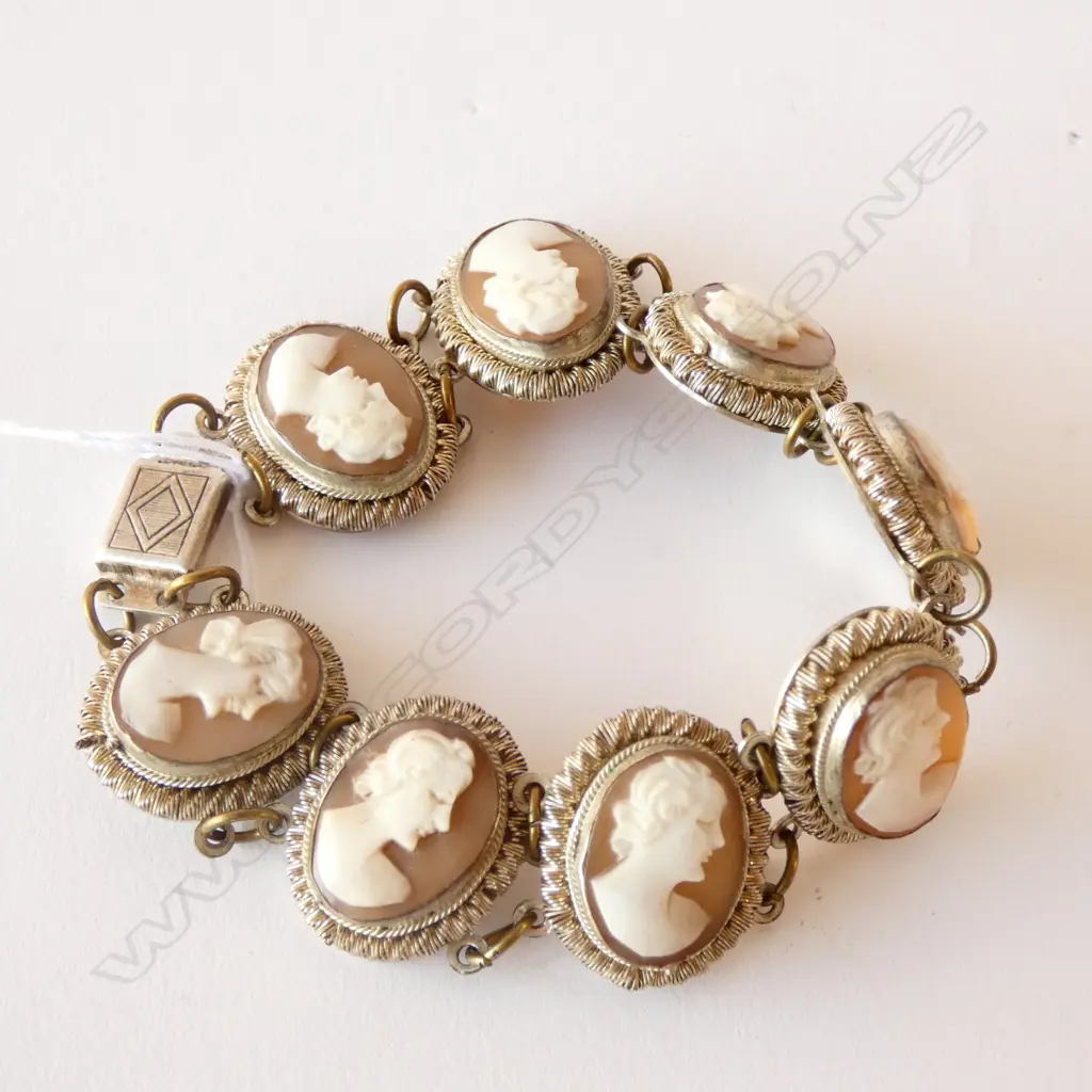 CAMEO BRACELET Image 1++