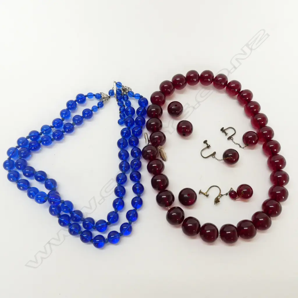 BAG OF BEAD NECKLACES Image 1++
