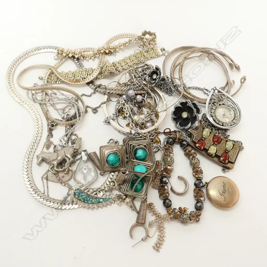 BIG BAG OF SILVER AND COSTUME JEWELLERY Image 1++