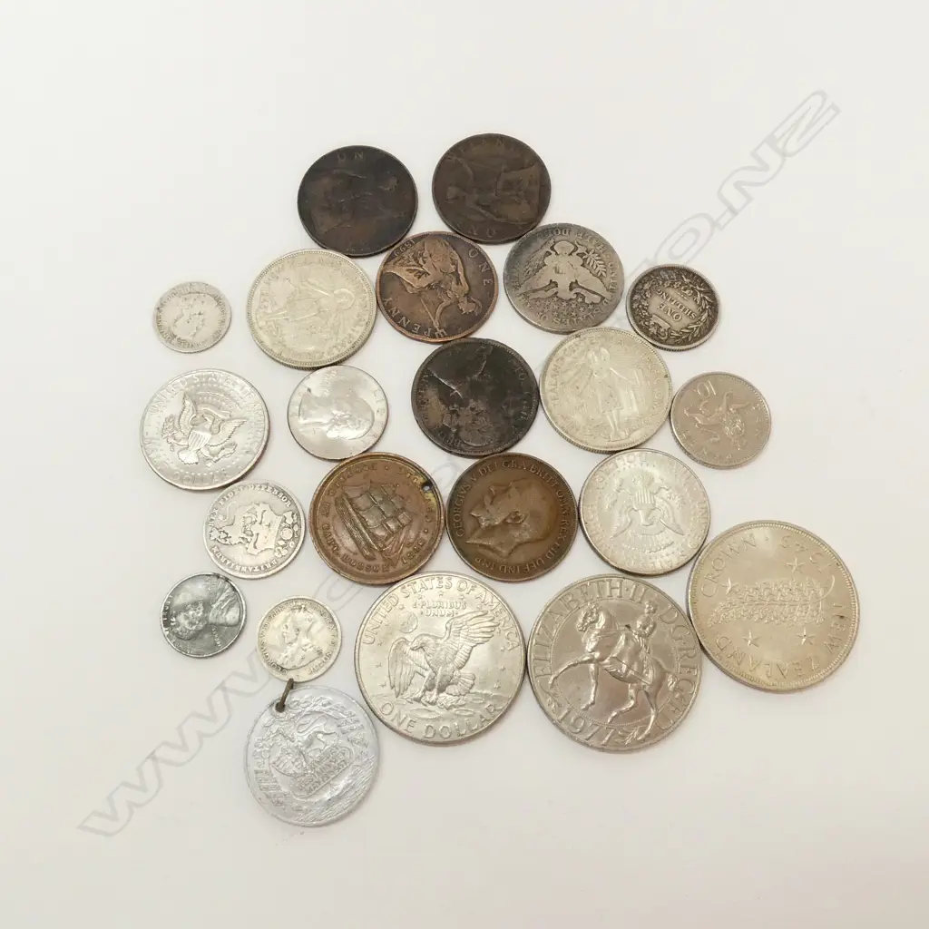 BAG OF FOREIGN AND NZ COINS Image 1++