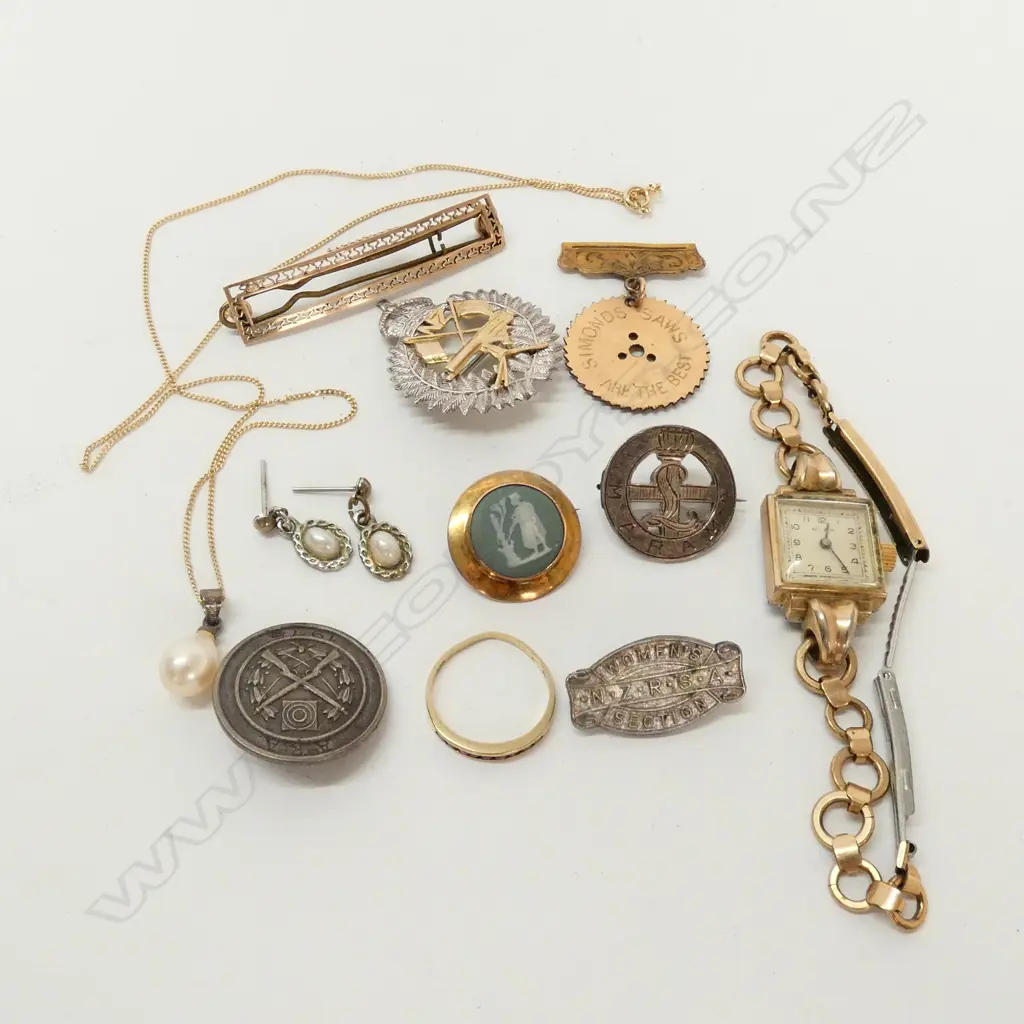 BAG OF GOLD/SILVER/GOLDPLATED BADGES ETC Image 1++