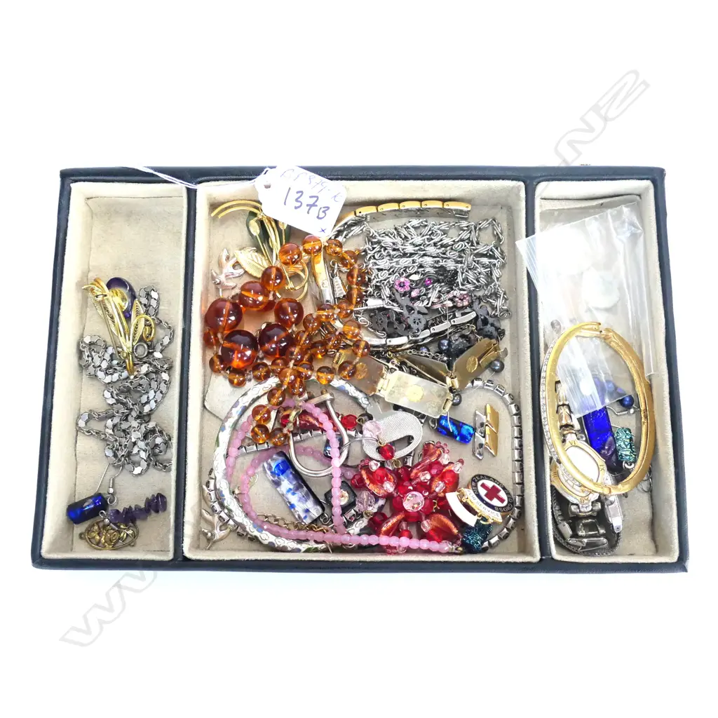 TRAY OF COSTUME JEWELLERY NECKLACES ETC Image 1++