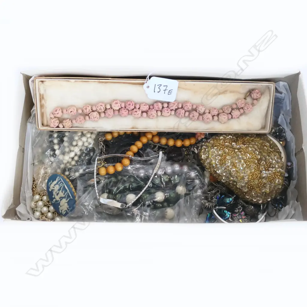 ASST. BOX OF COSTUME JEWELLERY Image 1++