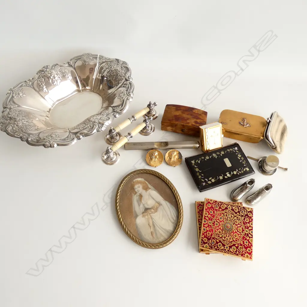 COLLECTION OF TRINKETS; MINIATURES, FRAMES, BOXES, HANDLES, ETC Image 1++