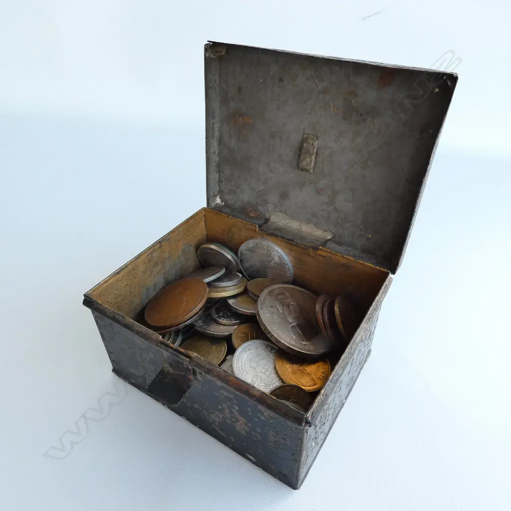 TIN BOX OF ASST. WORLD COINS ETC Image 1++