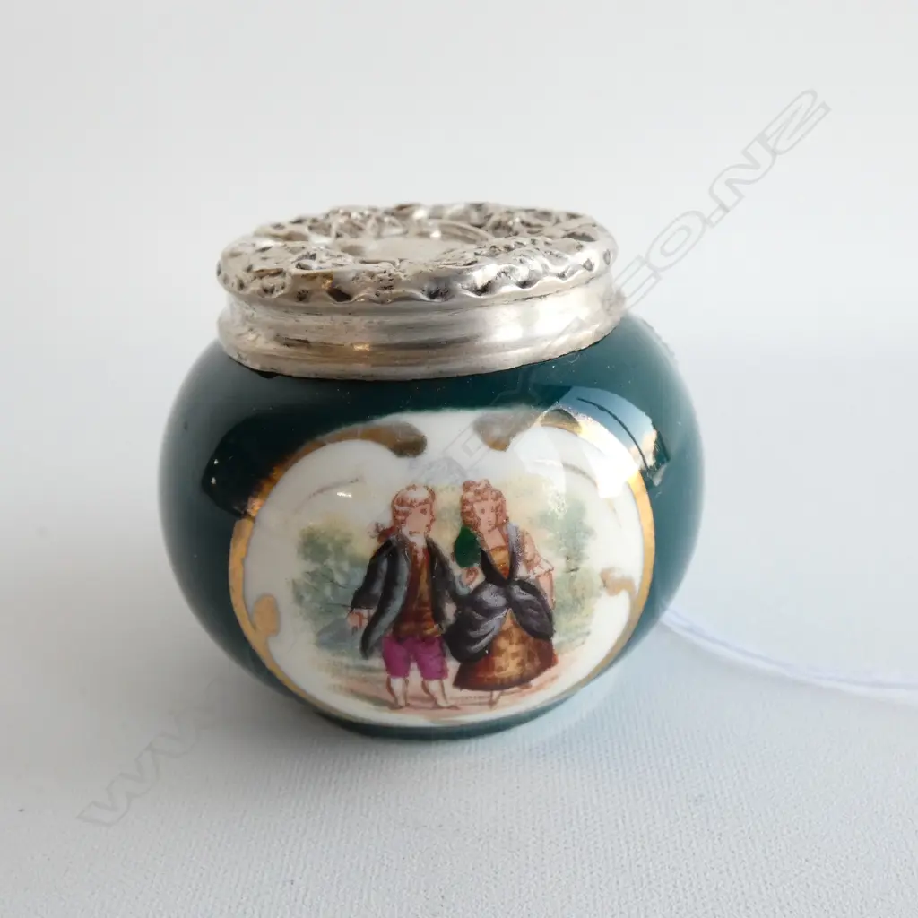STG TOPPED PORCELAIN POT B 1905 H 40 MM Image 1++