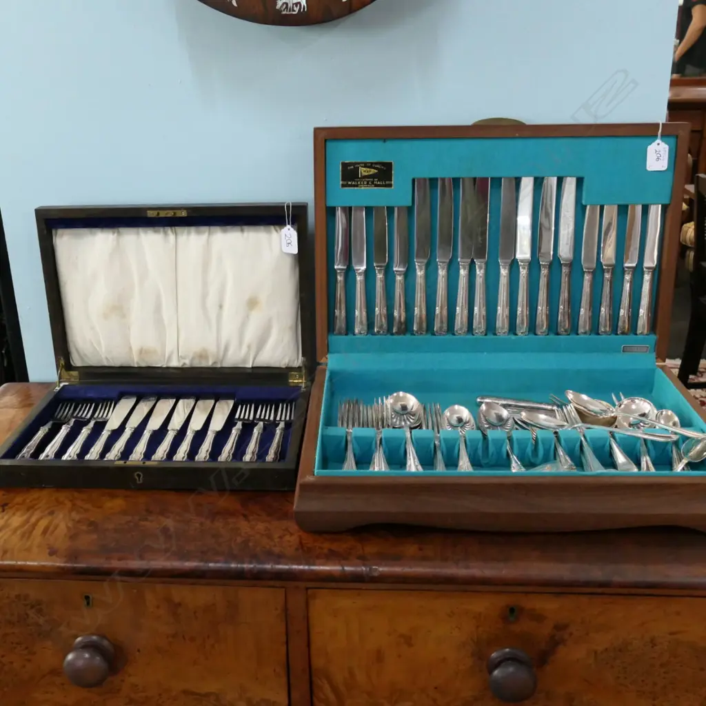 BOXED SILVER PLATE FISH SET & BOXED SILVER PLATE CUTLERY SET Image 1++