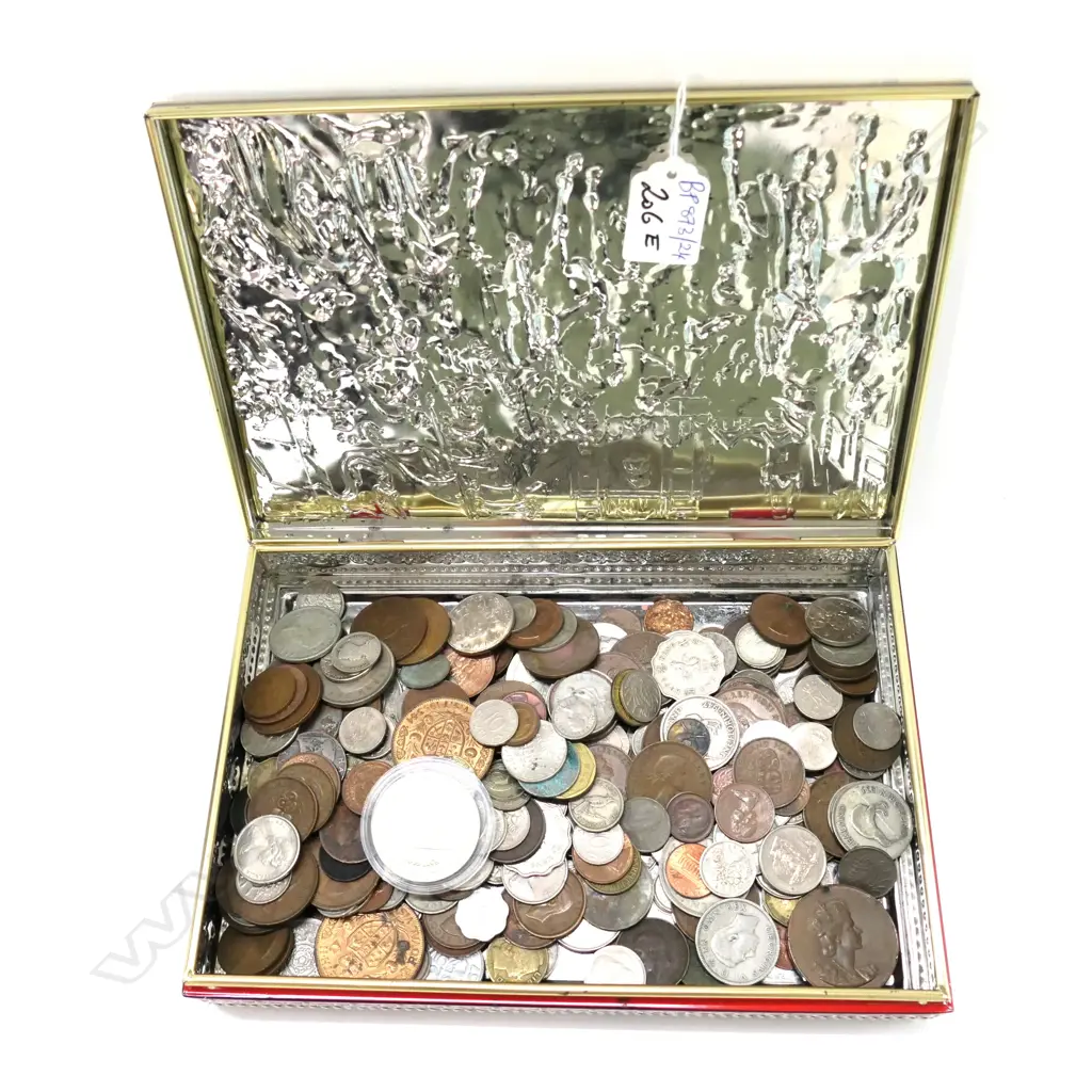 TIN BOX CONTAINING  COLLECTION VINTAGE COINS Image 1++
