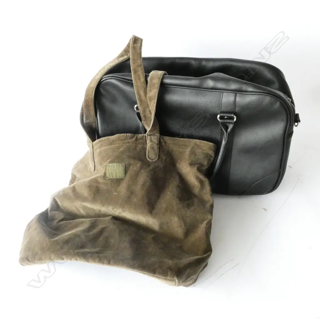 2 MENS BAGS, FAUX LEATHER & HERSCHEL CORD Image 1++