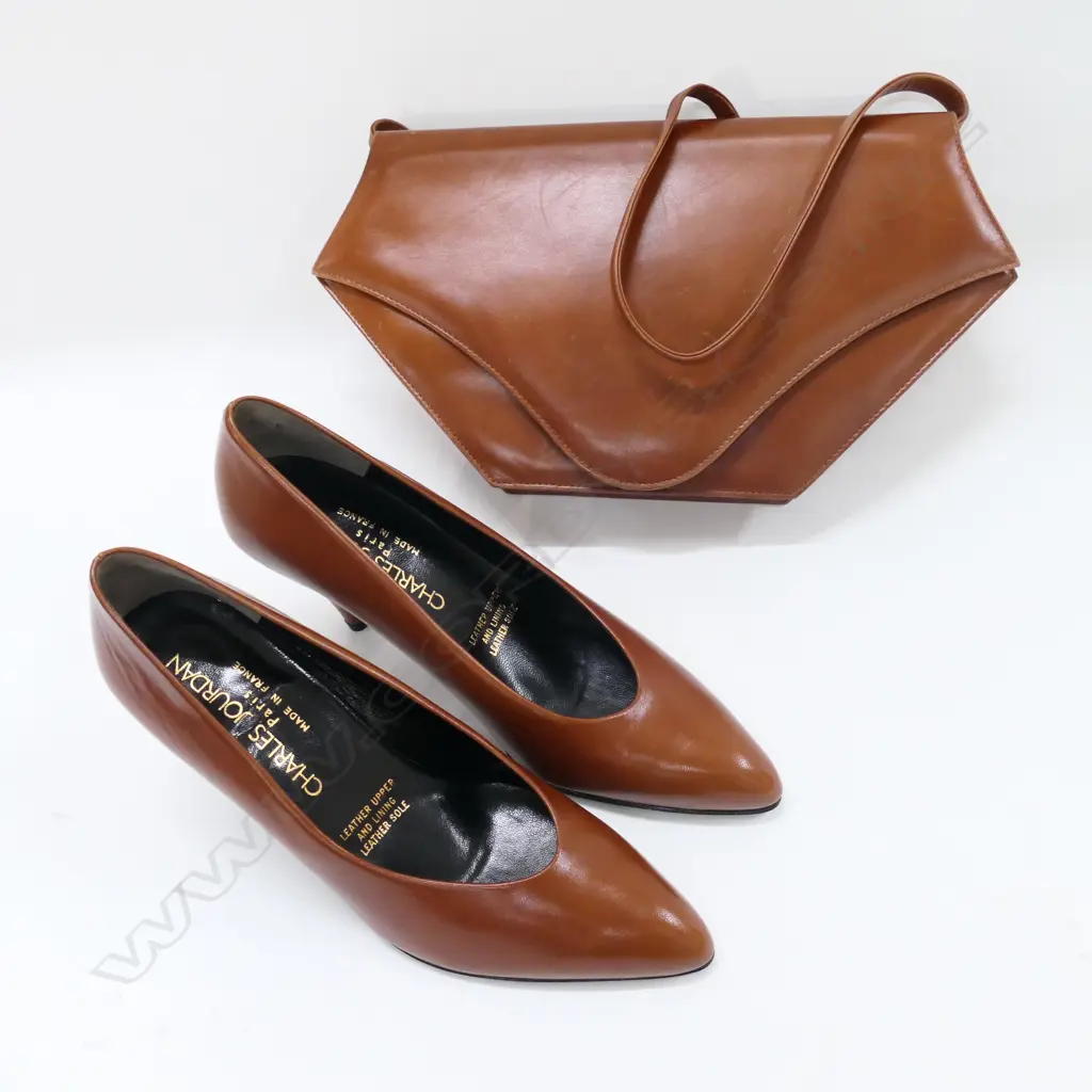 PAIR CHARLES JOURDAN LEATHER SHOES IN ORIGINAL BOX - UNWORN SIZE 7 1/2 PLUS MATCHING HANDBAG Image 1++