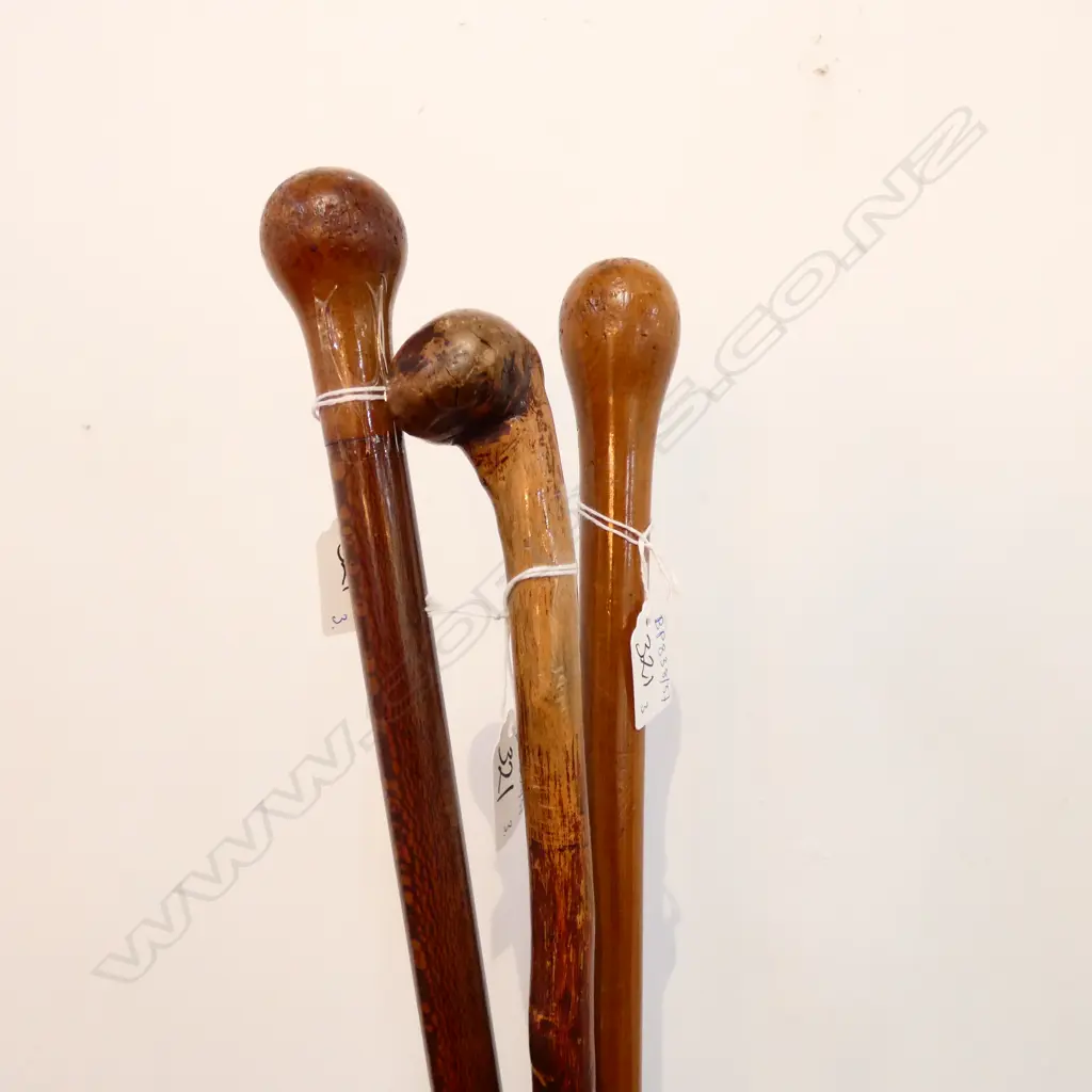 3 WOODEN KNOB WALKING STICKS L. 925MM Image 1++