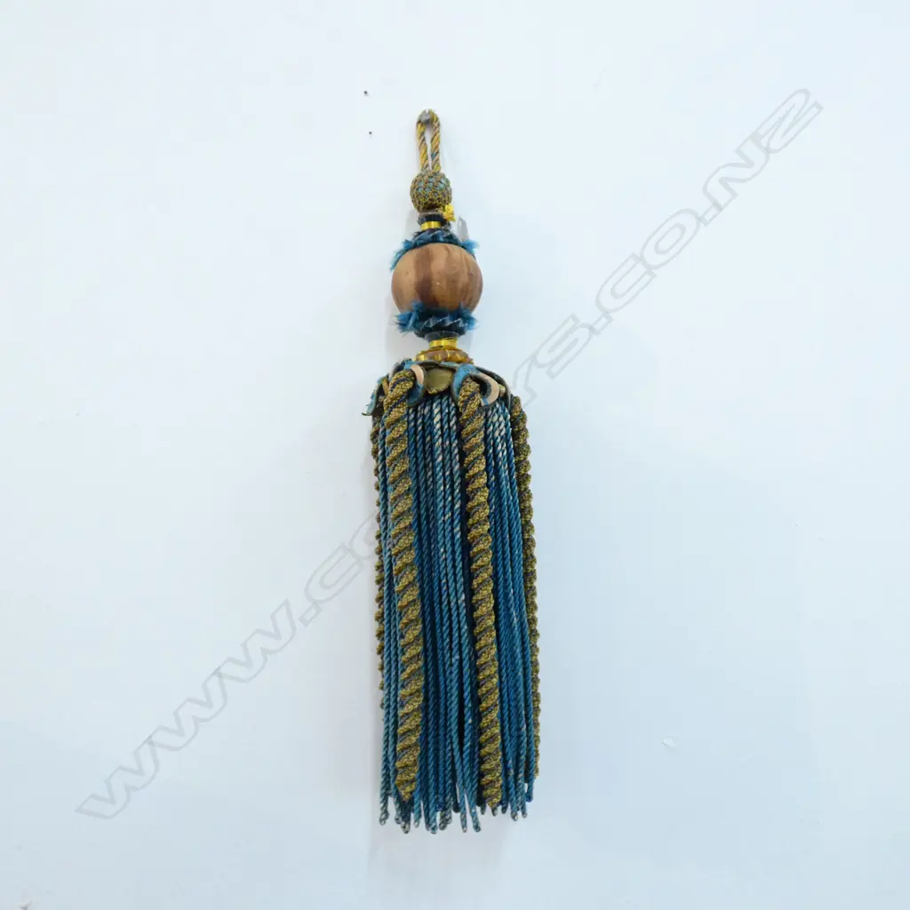 LARGE ANTIQUE TASSLE (VERY WORN) Image 1++