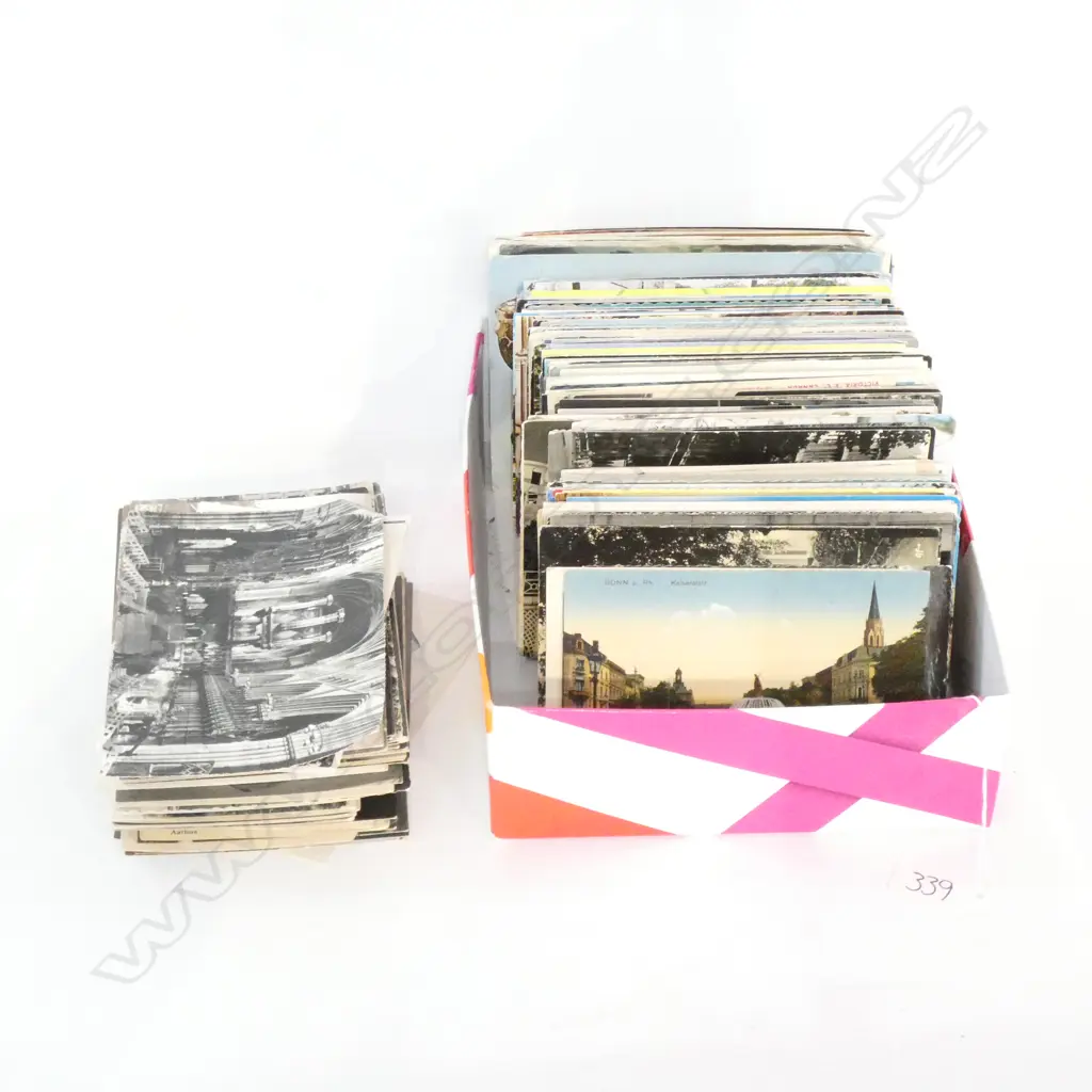 LOT OF ASST WORLD POSTCARDS Image 1++