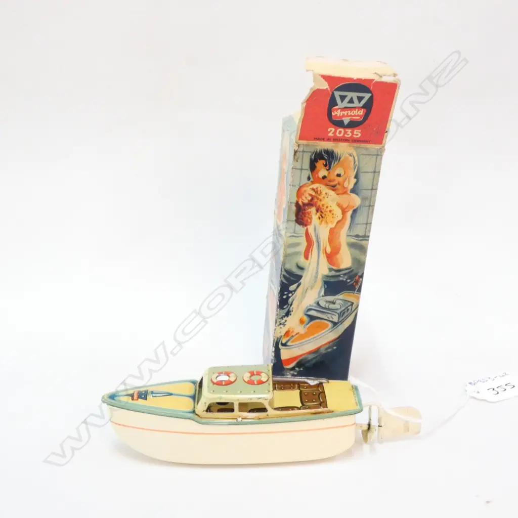 "ARNOLD" TINPLATE BOAT, GOOD ORIGINAL CONDITION, NO KEY BUT IN ORIGINAL BOX Image 1++