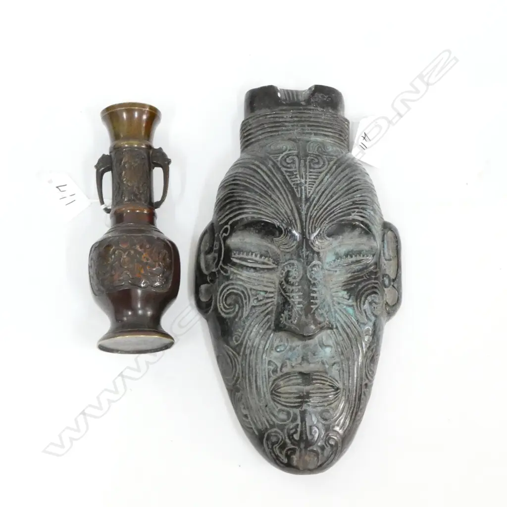 ORIENTAL BRASS VASE & MAORI MASK H. 260MM Image 1++