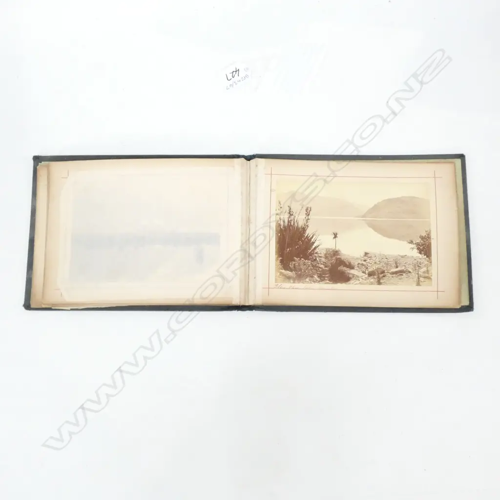 BOOK, BURTON BROS DUNEDIN LAND OF LOVELINESS Image 1++