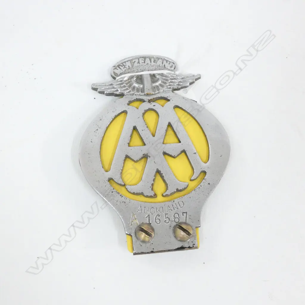 VINTAGE AA CAR BADGE AUCKLAND  A16587 Image 1++
