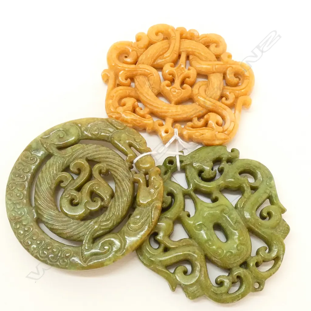 3 CHINESE CARVED AMULETS JADE? Dia.70mm Image 1++