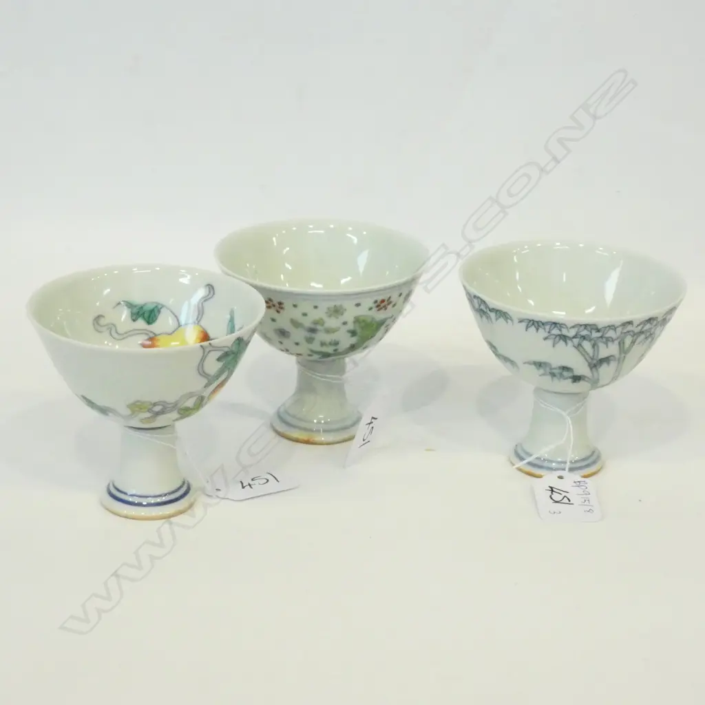 3 CHINESE DOUCAI PEDESTAL CUPS H. 80MM Image 1++