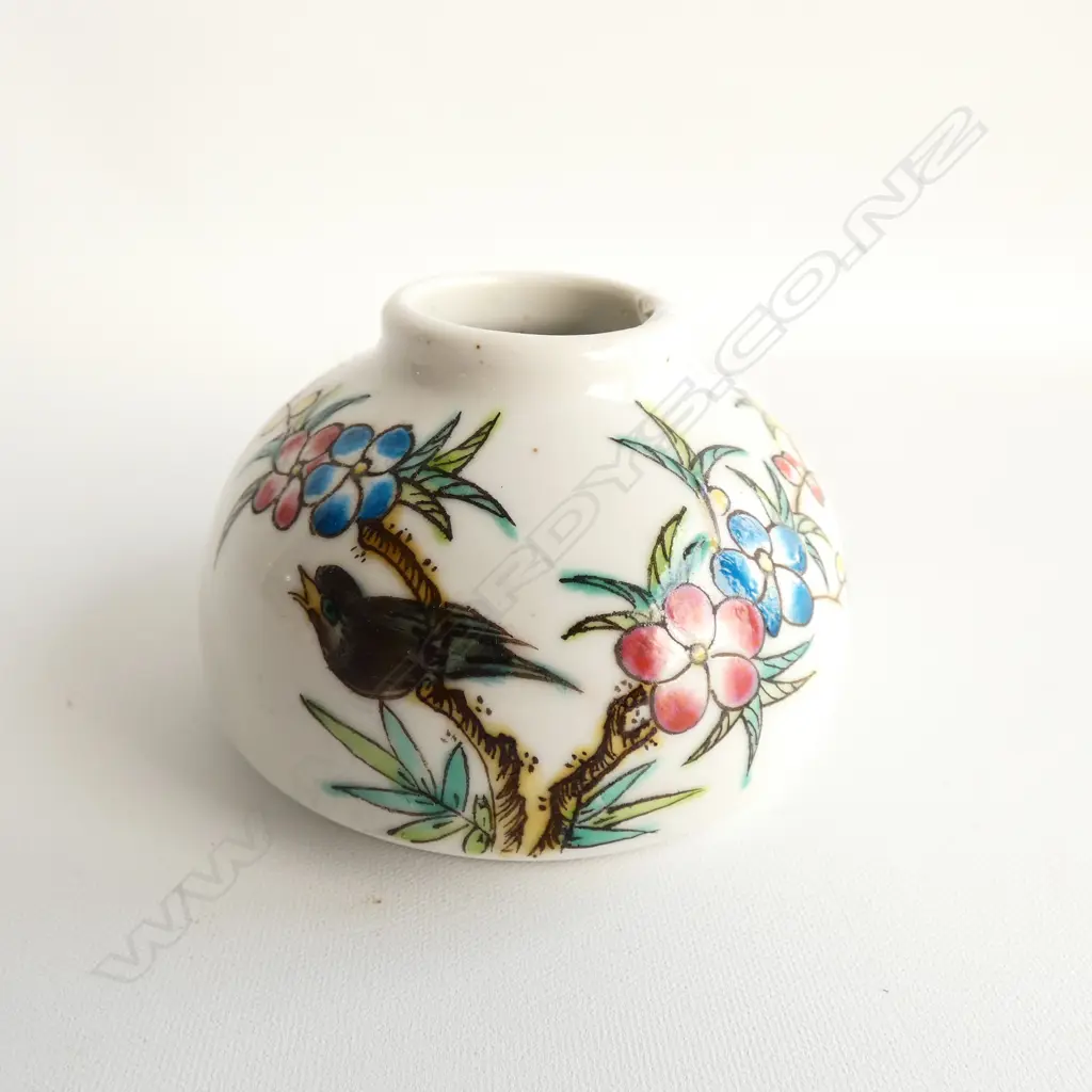 CHINESE SMALL WATER COUPE BEEHIVE FORM... Image 1++