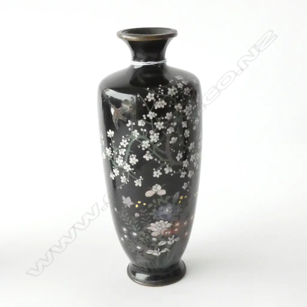 JAPANESE CLOISONNE VASE IN THE MANNER OF HAYASHI KODENJI (SMALL BRUISE TO SHOULDER), H.150mm Image 1++