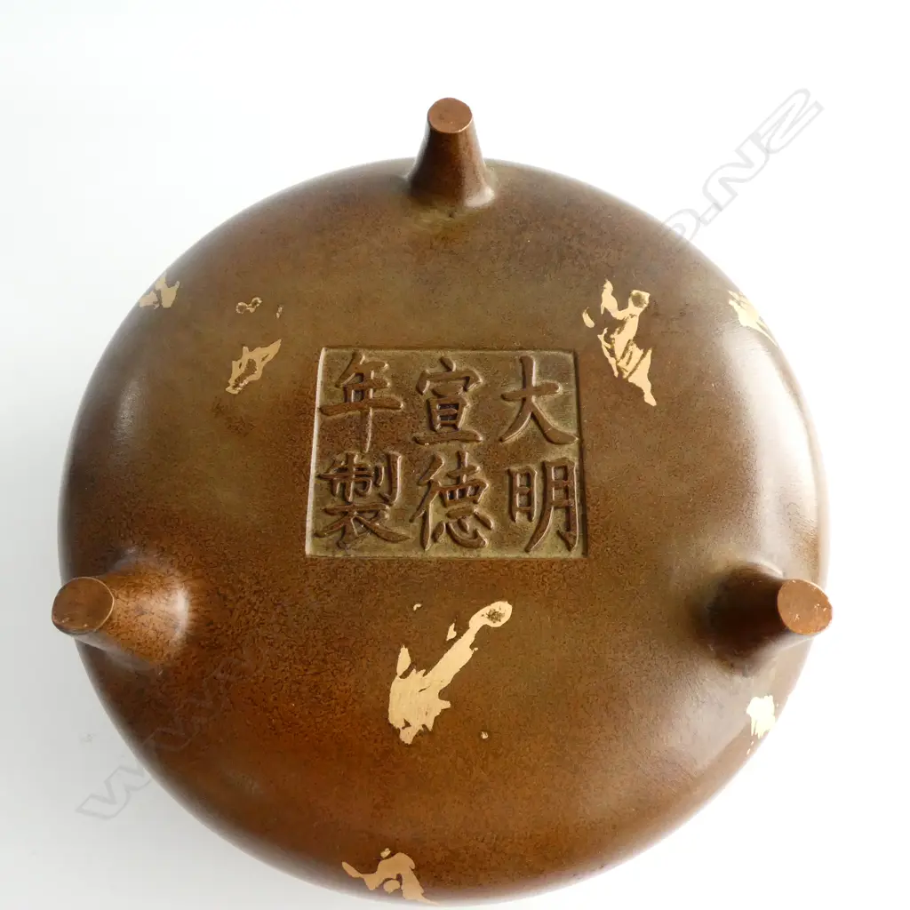CHINESE BRONZE CENSER WITH GOLD SPLASHES, 6 CHARATER MARK TO THE BASE. Dia.150mm Image 1++